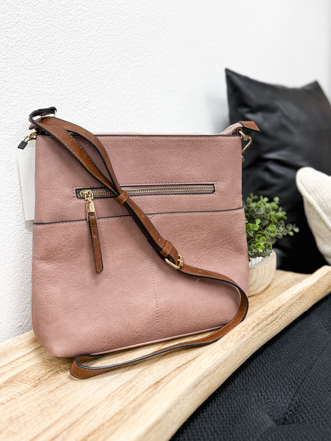 The Traveler Crossbody Bag (Mauve)