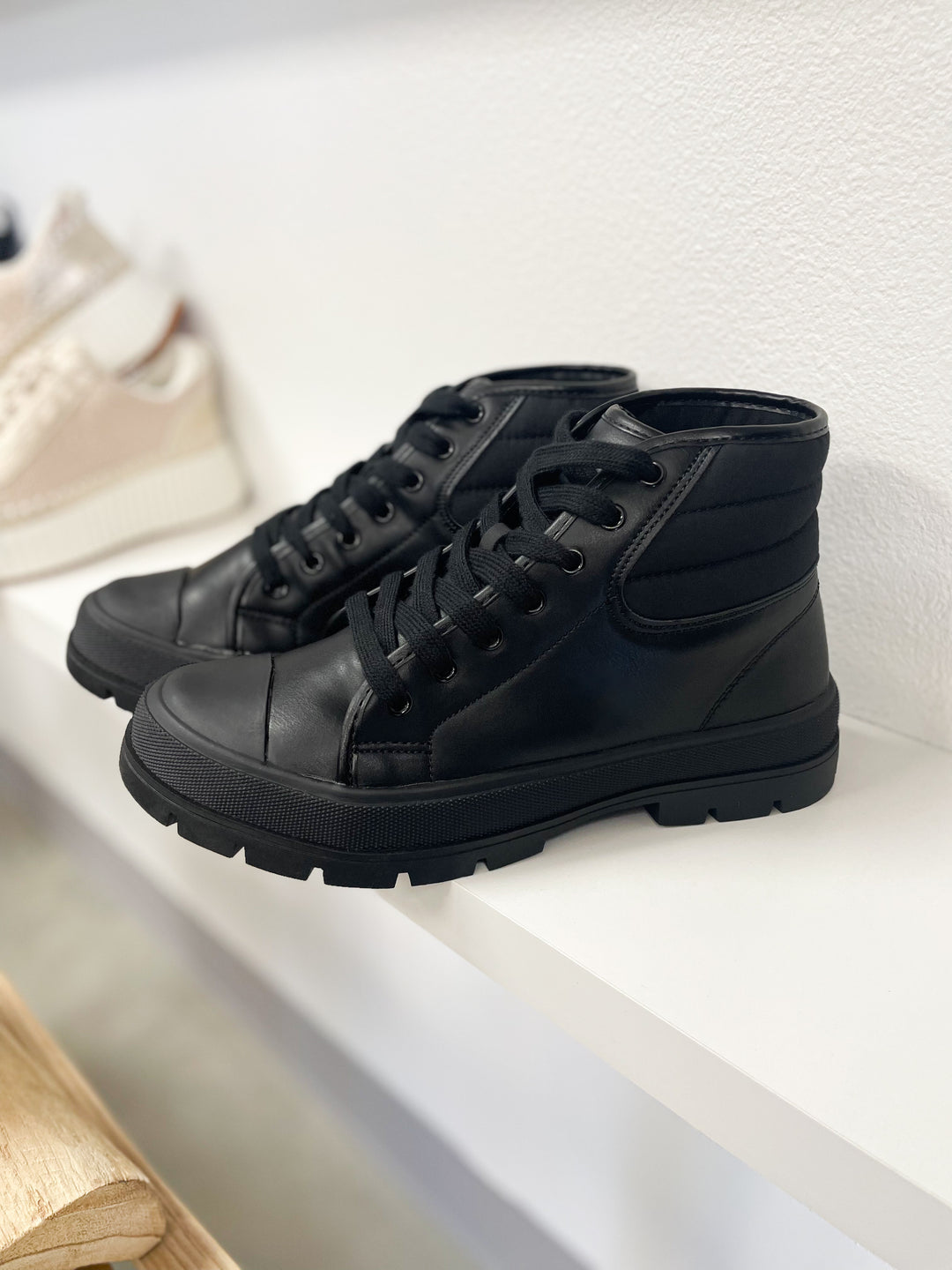 Chandler Combat Sneaks
