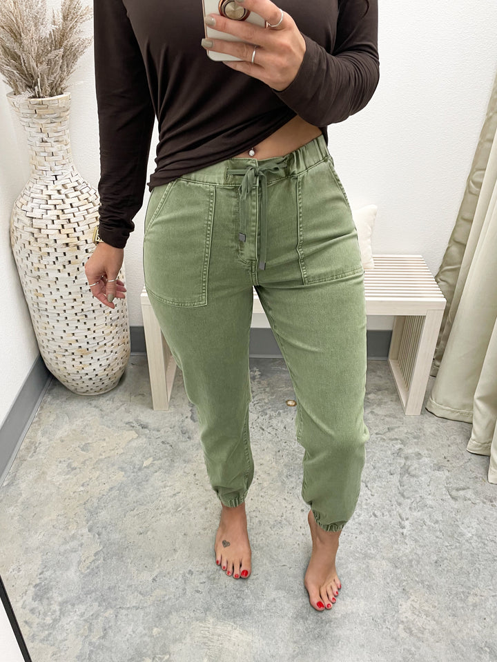 Emmaleigh Cropped Joggers (Light Olive)