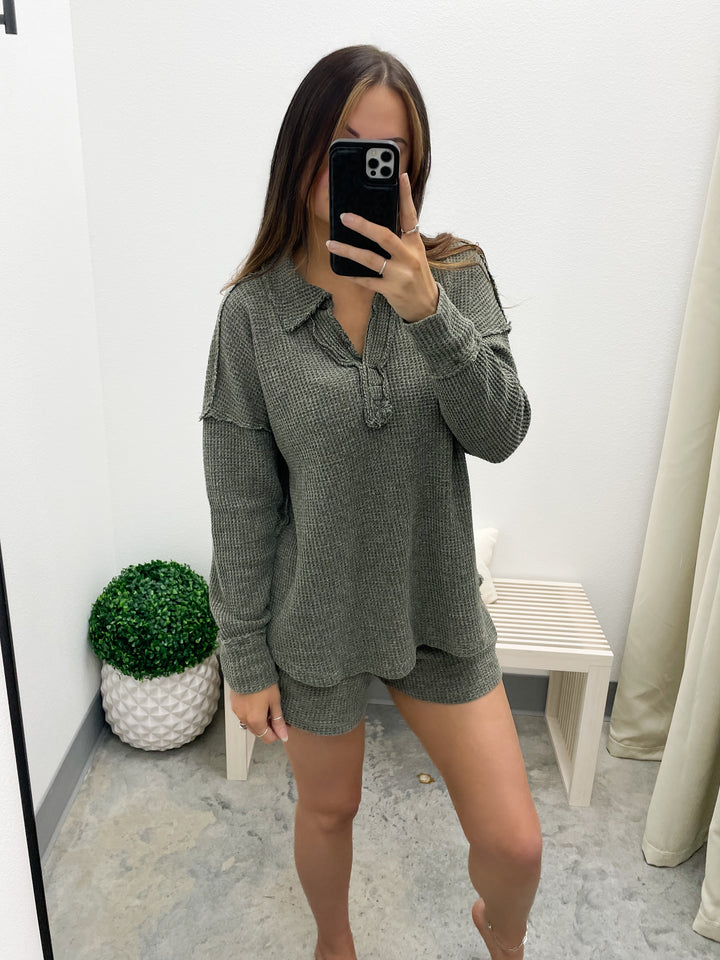 Remember When Waffle Pullover (Olive)