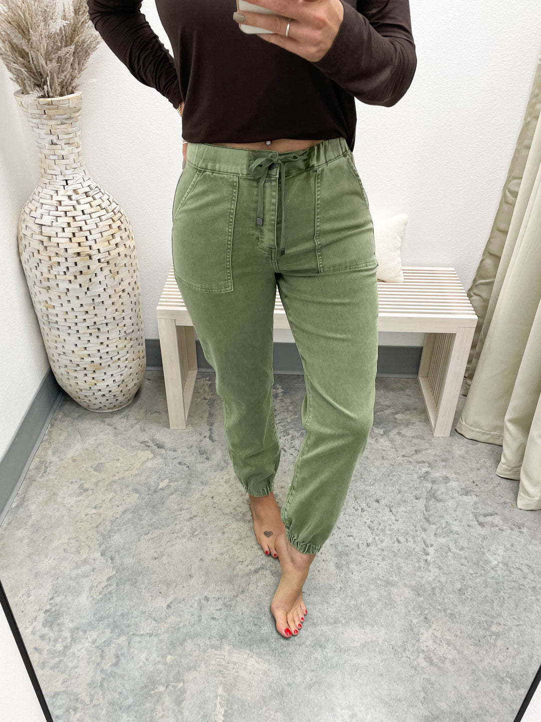 Emmaleigh Cropped Joggers (Light Olive)