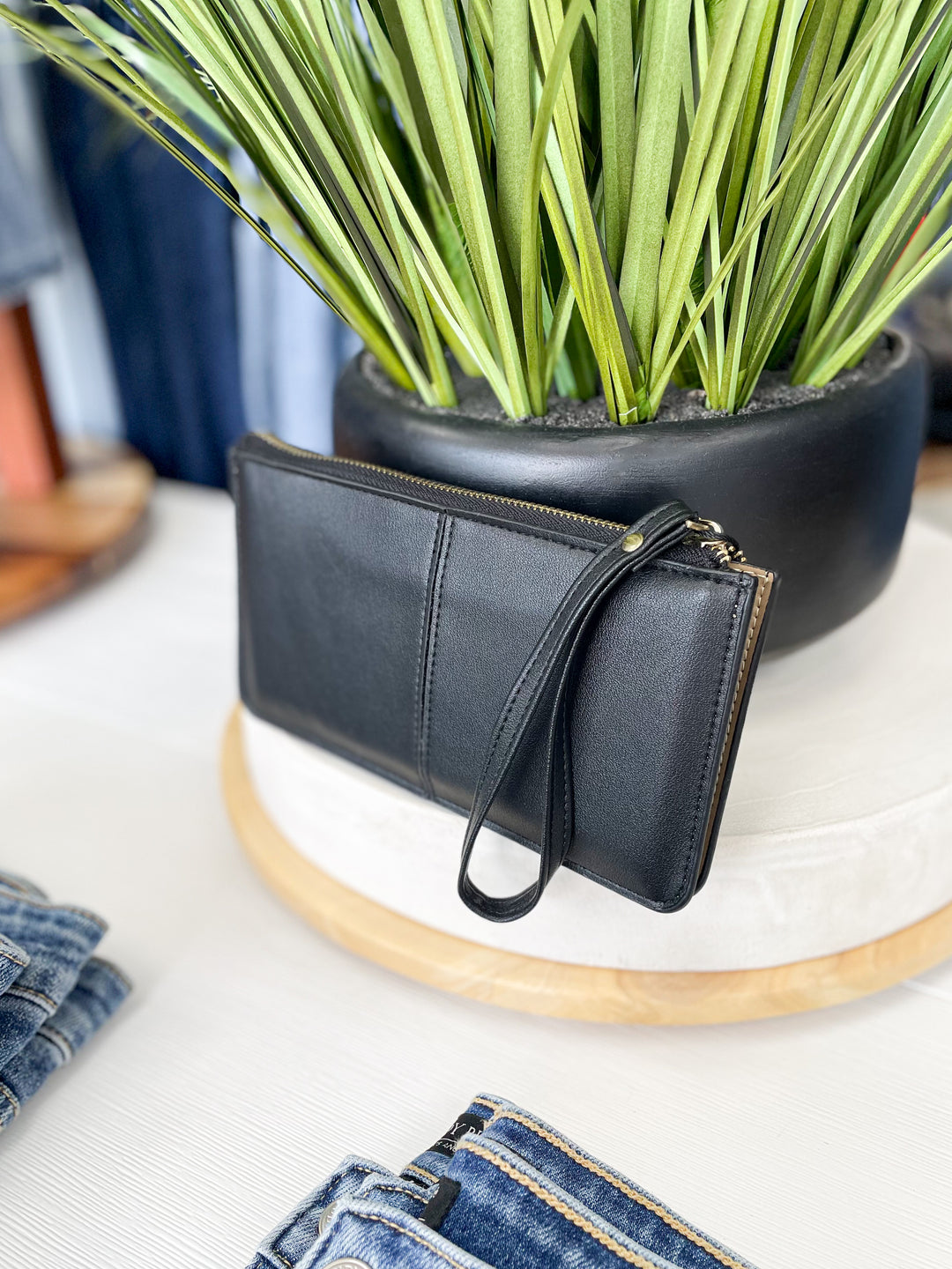 Wren Wristlet (Black)