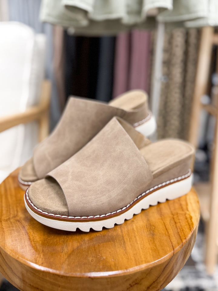 Olivia Sandals (Taupe)
