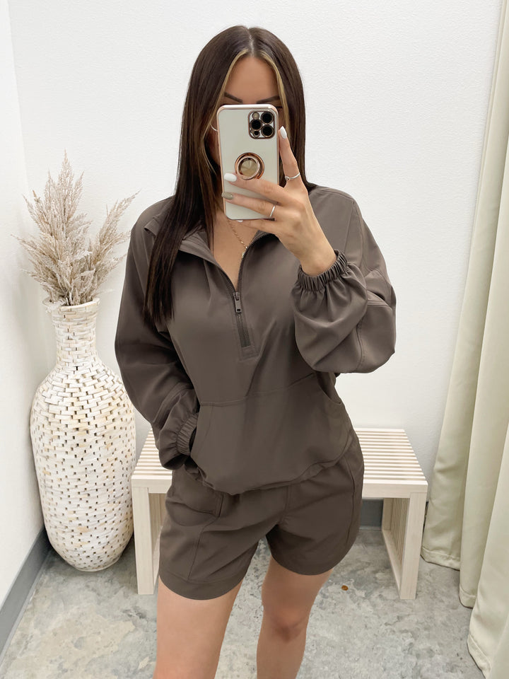 Got To Give Windbreaker (Brown)